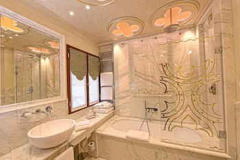 Superior Double or Twin Room (Golden Leaf )