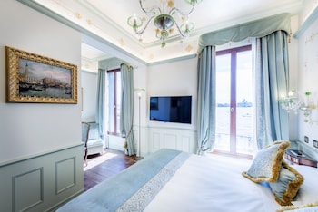 Deluxe Double Room Canal View