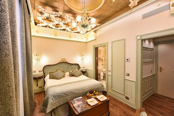 Superior Double or Twin Room (Golden Leaf )