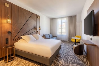 Deluxe Room, 1 Double Bed, Non Smoking (Larger Room;with Sofabed)