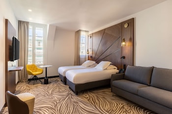 Deluxe Room, 2 Twin Beds, Non Smoking (Larger Room;with Sofabed)