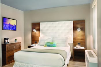 Standard Room, 1 Queen Bed