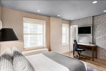 Deluxe Room, 1 King Bed