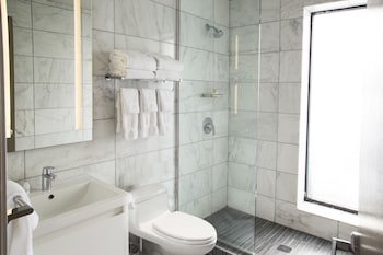 Standard Room, 1 Queen Bed