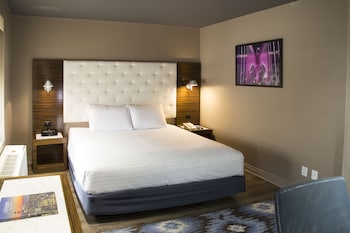Standard Room, 1 Queen Bed