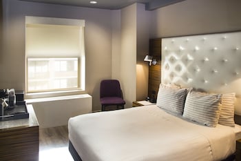 Standard Room, 1 Queen Bed