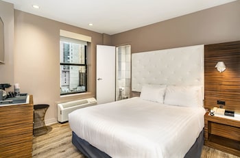 Deluxe Room, 1 Queen Bed