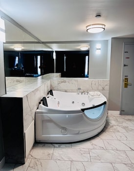 Deluxe Suite, 1 King Bed, Non Smoking