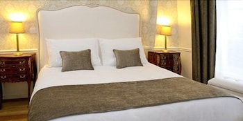Deluxe Room (Eiffel Tower View)