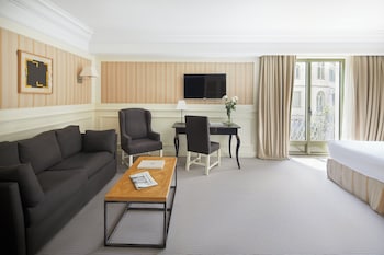 Privilege Family Room