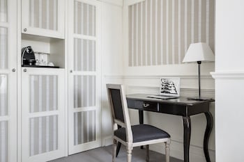 Deluxe Room, City View