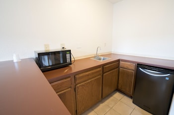 One Queen Bed with 7 Days Parking
