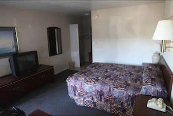 Standard Room, 1 Queen Bed