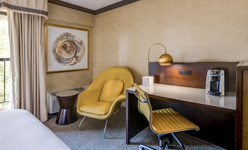 Standard Room, 2 Queen Beds, Pool Access