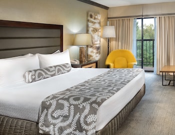 Standard Room, 1 Queen Bed, Balcony