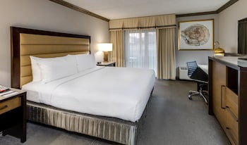 Standard Room, 1 Queen Bed, Balcony