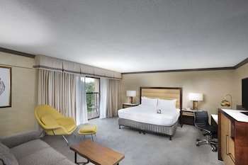 Standard Room, 1 Queen Bed, Balcony