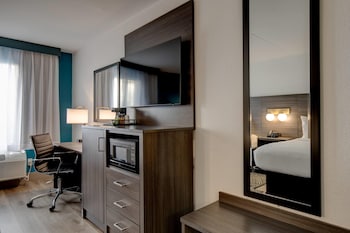 2 Queen Beds, Refreshed Deluxe Room, Non-Smoking