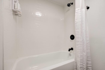 2 Queen Beds, Refreshed Deluxe Room, Non-Smoking
