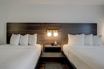 2 Queen Beds, Refreshed Deluxe Room, Non-Smoking