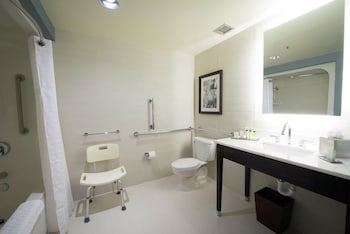 Room, 2 Queen Beds, Accessible, Non Smoking (Mobility & Hearing, Bathtub)
