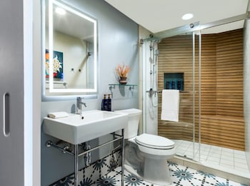 Room, 2 Queen Beds, Balcony (Water View)