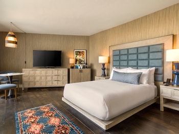 Standard Room, 1 Queen Bed, Mobility Accessible (Communication Features)