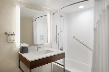 Standard Room, 2 Queen Beds, Accessible Bathtub (Communications, Mobility)