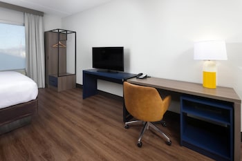 Suite, 1 King Bed, Jetted Tub