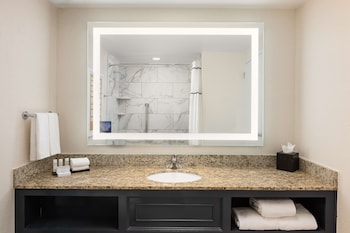 Suite, 2 Queen Beds, Accessible, Bathtub