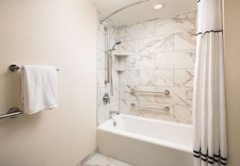 Suite, 2 Queen Beds, Accessible, Bathtub