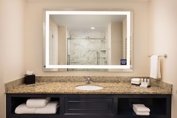 Suite, 2 Queen Beds, Accessible, Bathtub