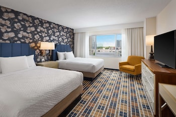 Suite, 2 Queen Beds, Accessible, Bathtub