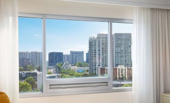 Suite, 1 King Bed, City View