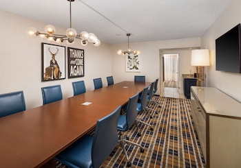 Suite, 1 King Bed (Boardroom)
