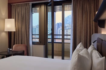 Executive Room, 1 Queen Bed (Deluxe)