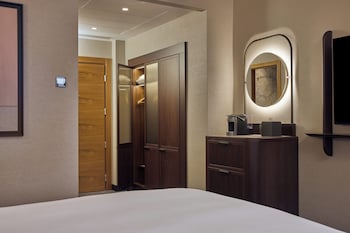 Executive Room, 1 Queen Bed (Deluxe)