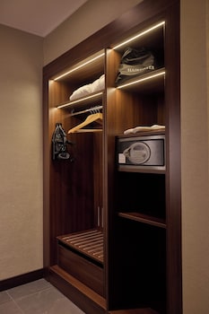 Executive Room, 1 King Bed (Grand)