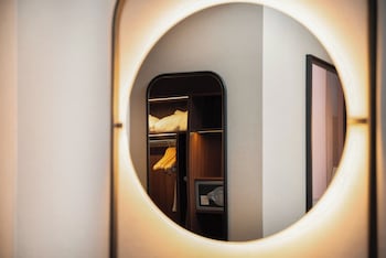 Executive Room, 1 King Bed, Club Lounge Access
