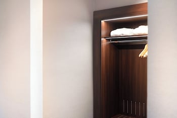Executive Room, 1 King Bed (Deluxe)