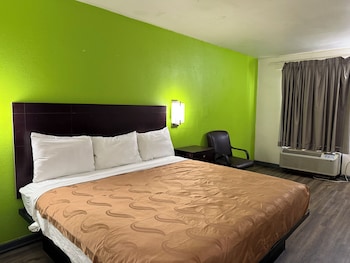 Standard Room, 1 King Bed, Jetted Tub