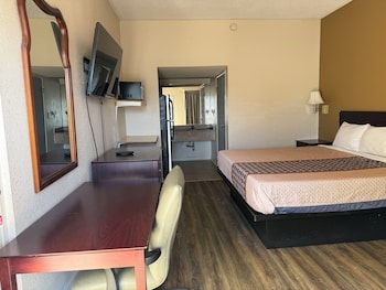 Standard Room, 1 King Bed, Smoking