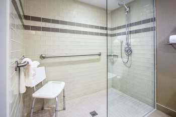 Standard Room, 1 Queen Bed, Accessible (Mobility)