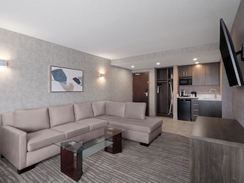 Suite, 1 King Bed, Jetted Tub