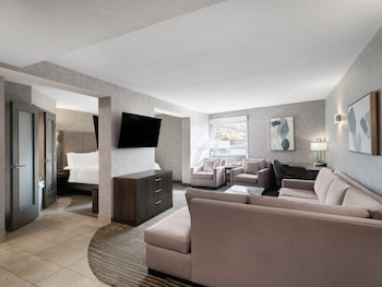 Suite, 1 King Bed, Jetted Tub