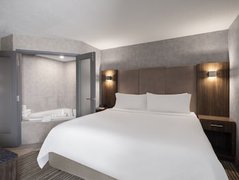 Suite, 1 King Bed, Jetted Tub
