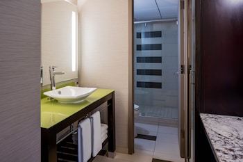 Executive Room, 1 King Bed, Corner