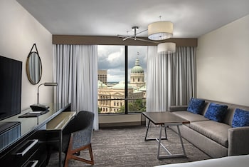 Room, 1 King Bed with Sofa bed (Capitol View)