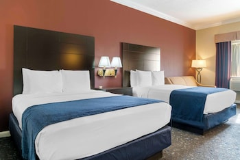 Standard Room, 2 Queen Beds, Non Smoking, Refrigerator & Microwave (Larger Room;with Sofabed)