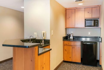Suite, 1 King Bed, Non Smoking, Jetted Tub